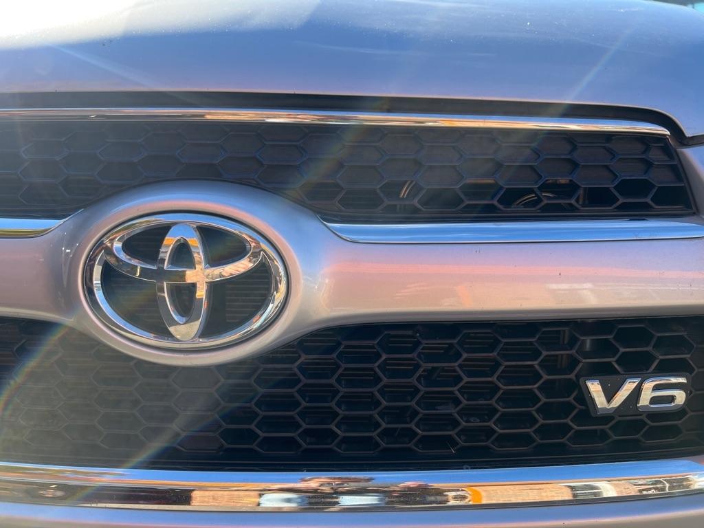 Toyota RAV4  2012