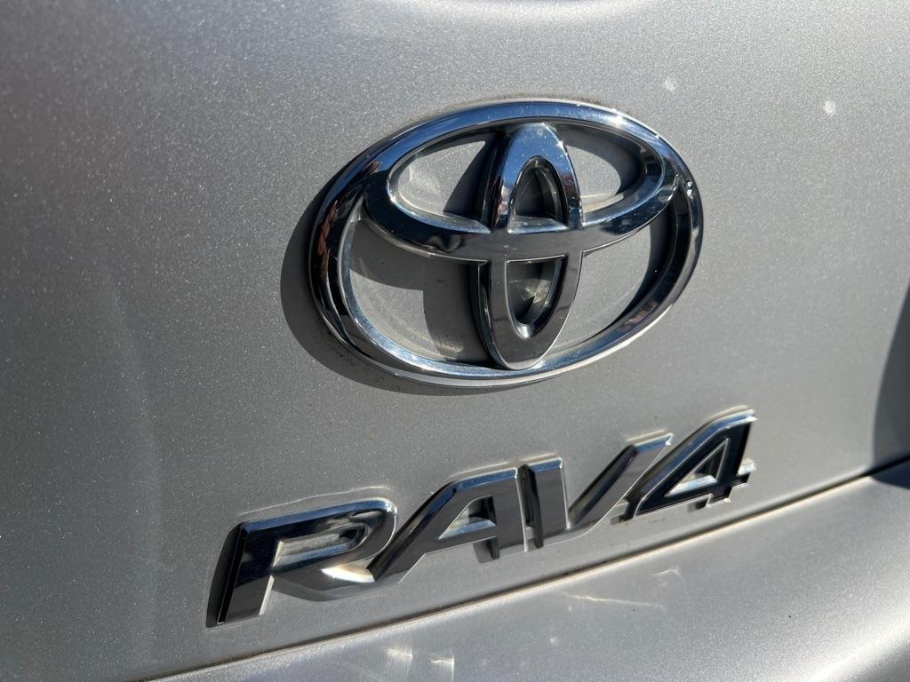 Toyota RAV4  2012