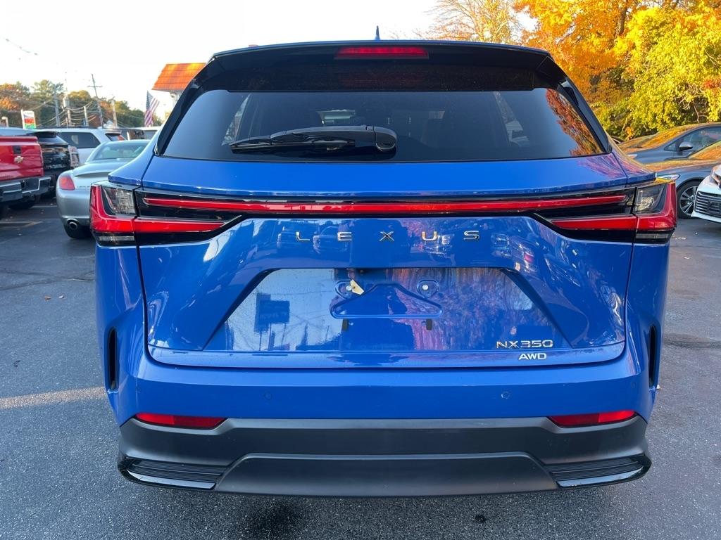 Lexus NX  2023