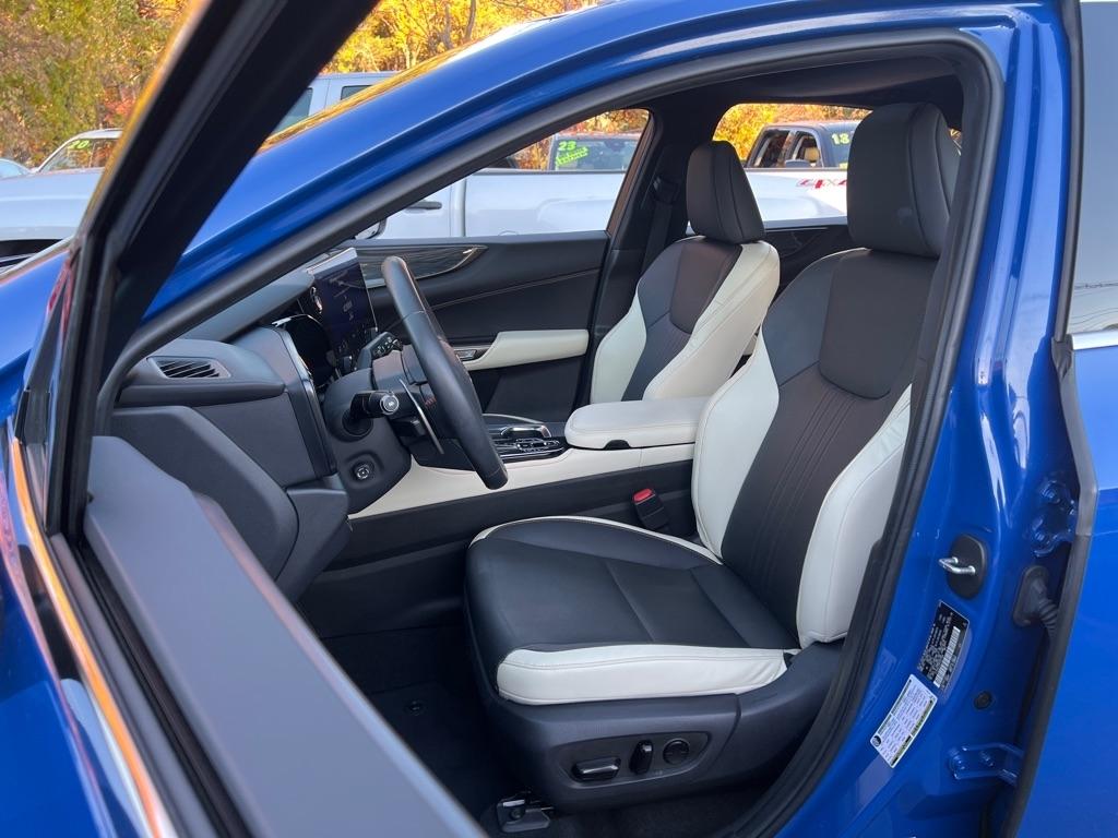 Lexus NX  2023