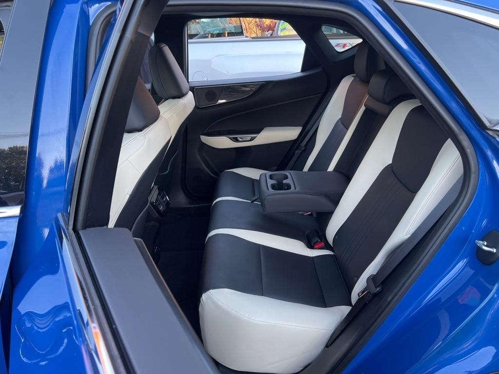 Lexus NX  2023