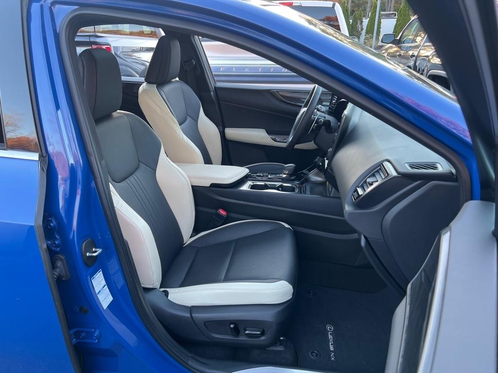 Lexus NX  2023