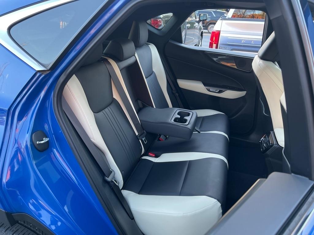 Lexus NX  2023