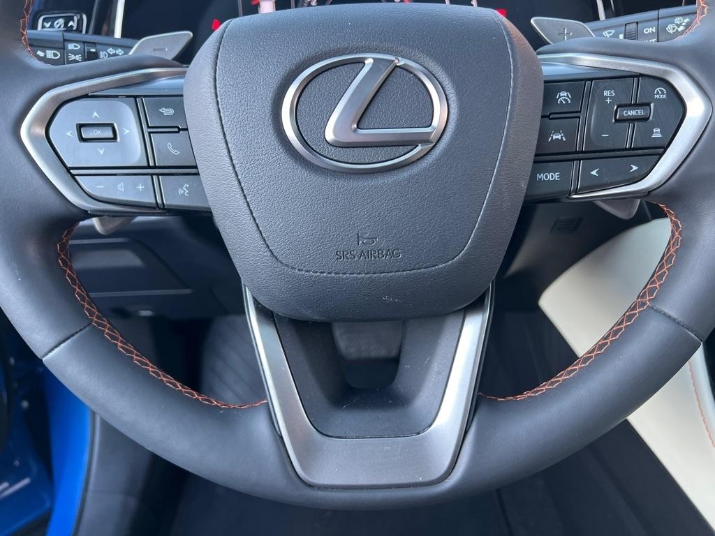 Lexus NX  2023