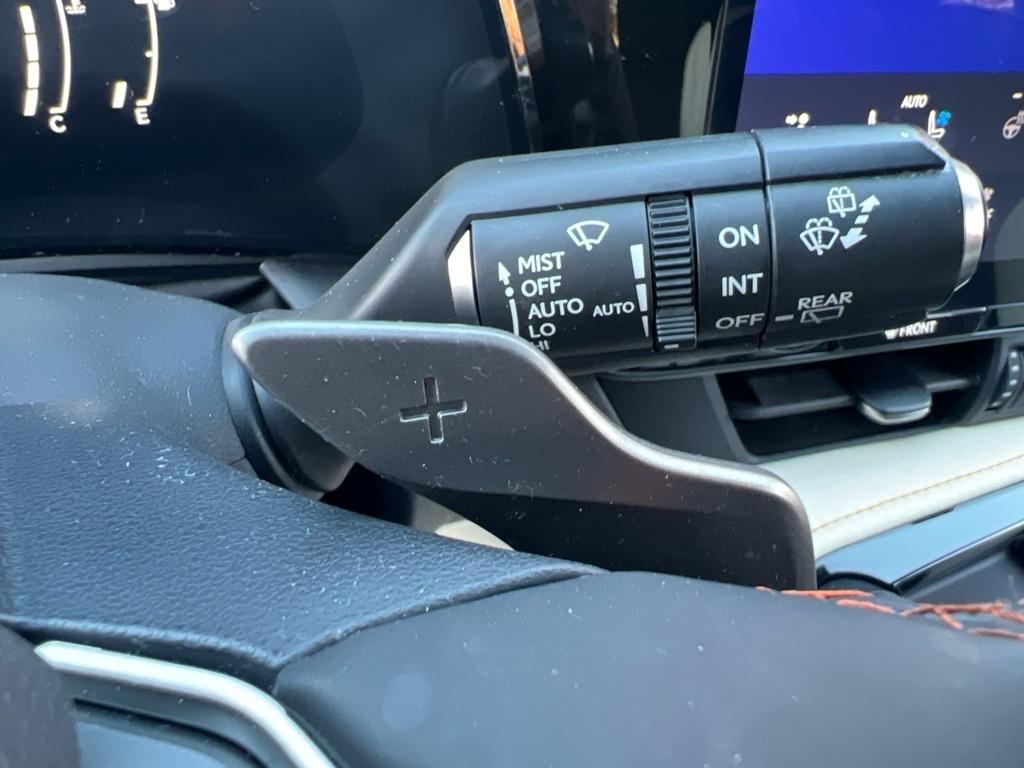 Lexus NX  2023