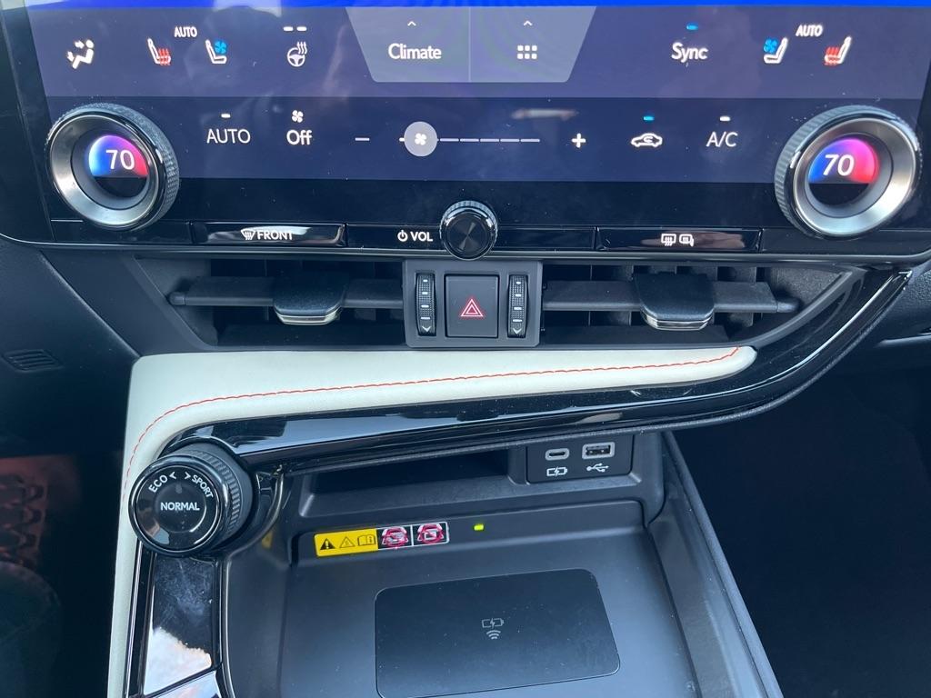 Lexus NX  2023