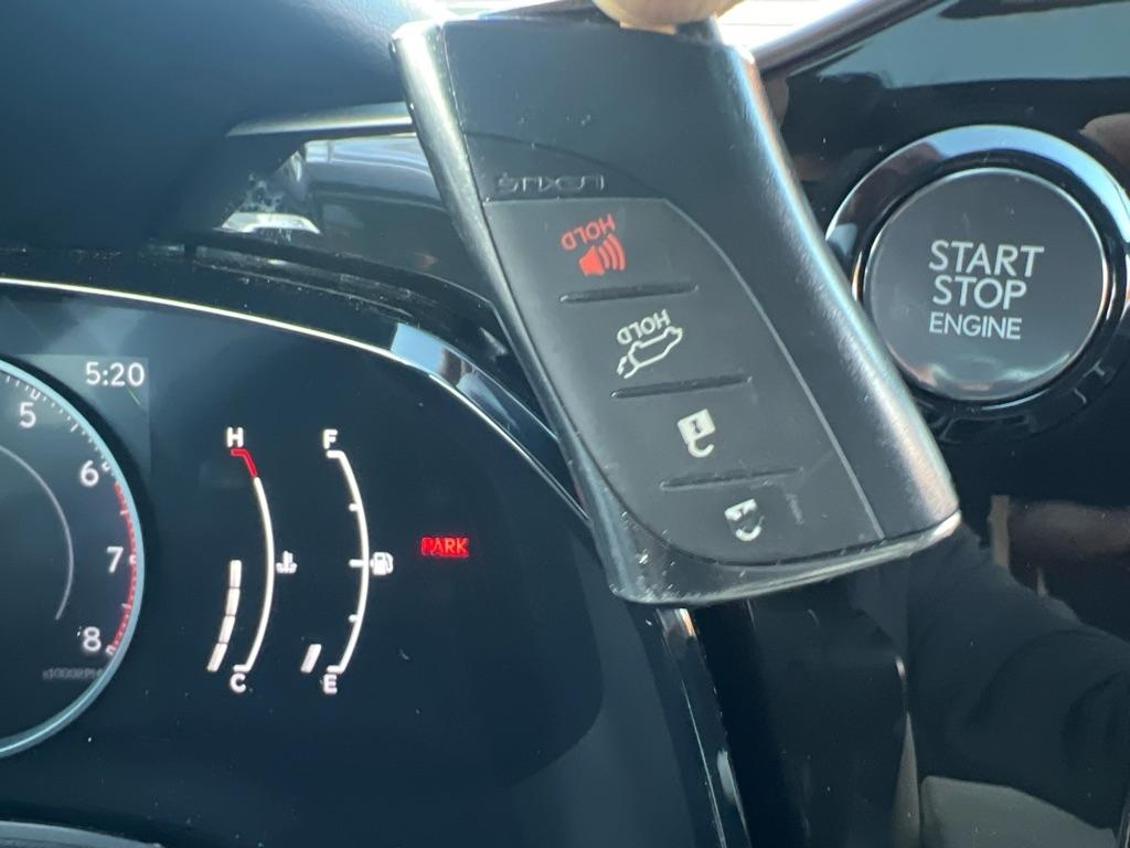 Lexus NX  2023