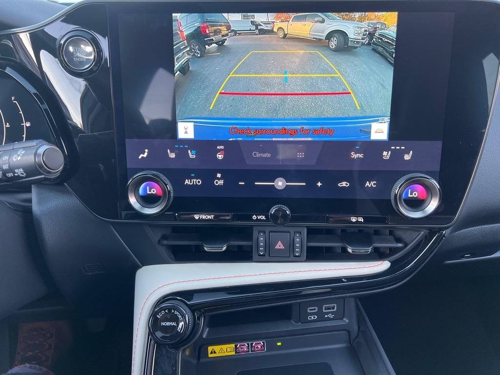 Lexus NX  2023