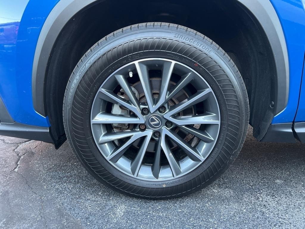 Lexus NX  2023