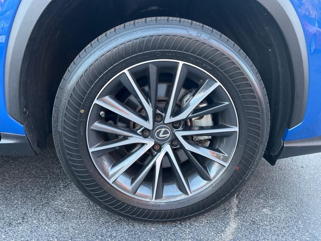 Lexus NX  2023
