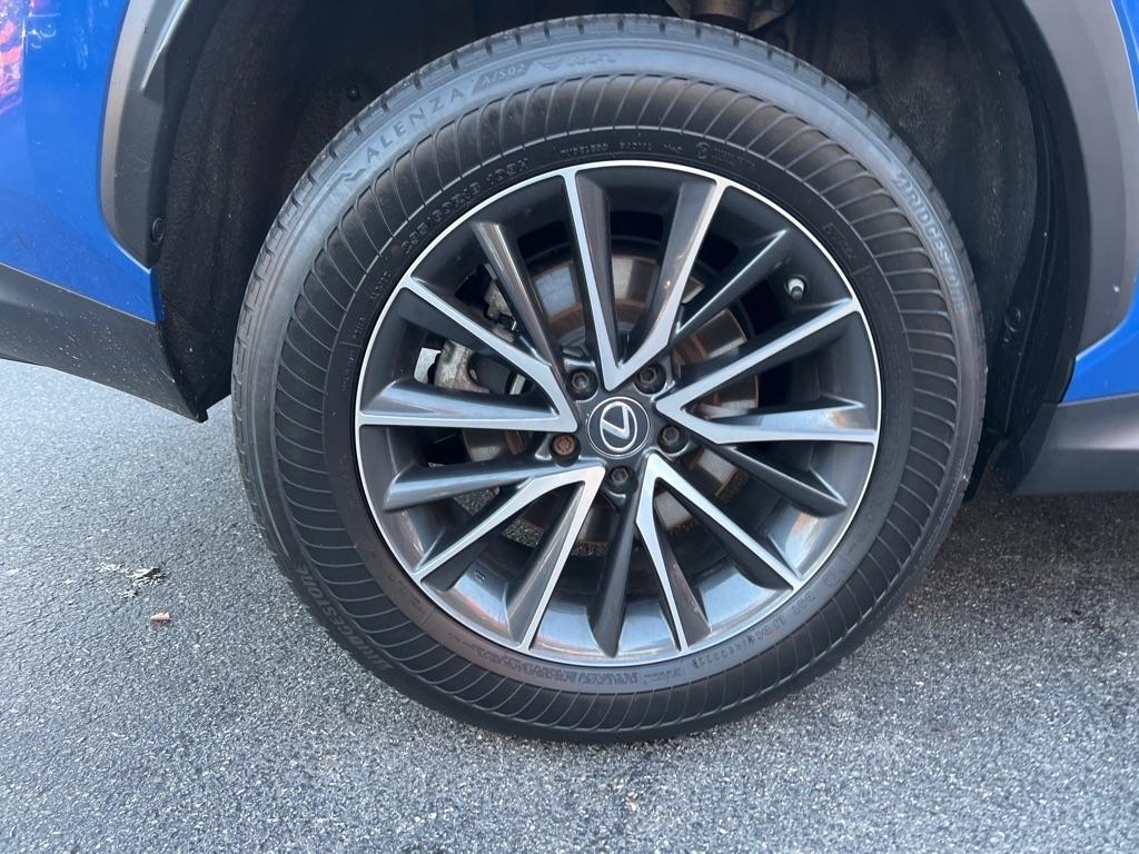 Lexus NX  2023