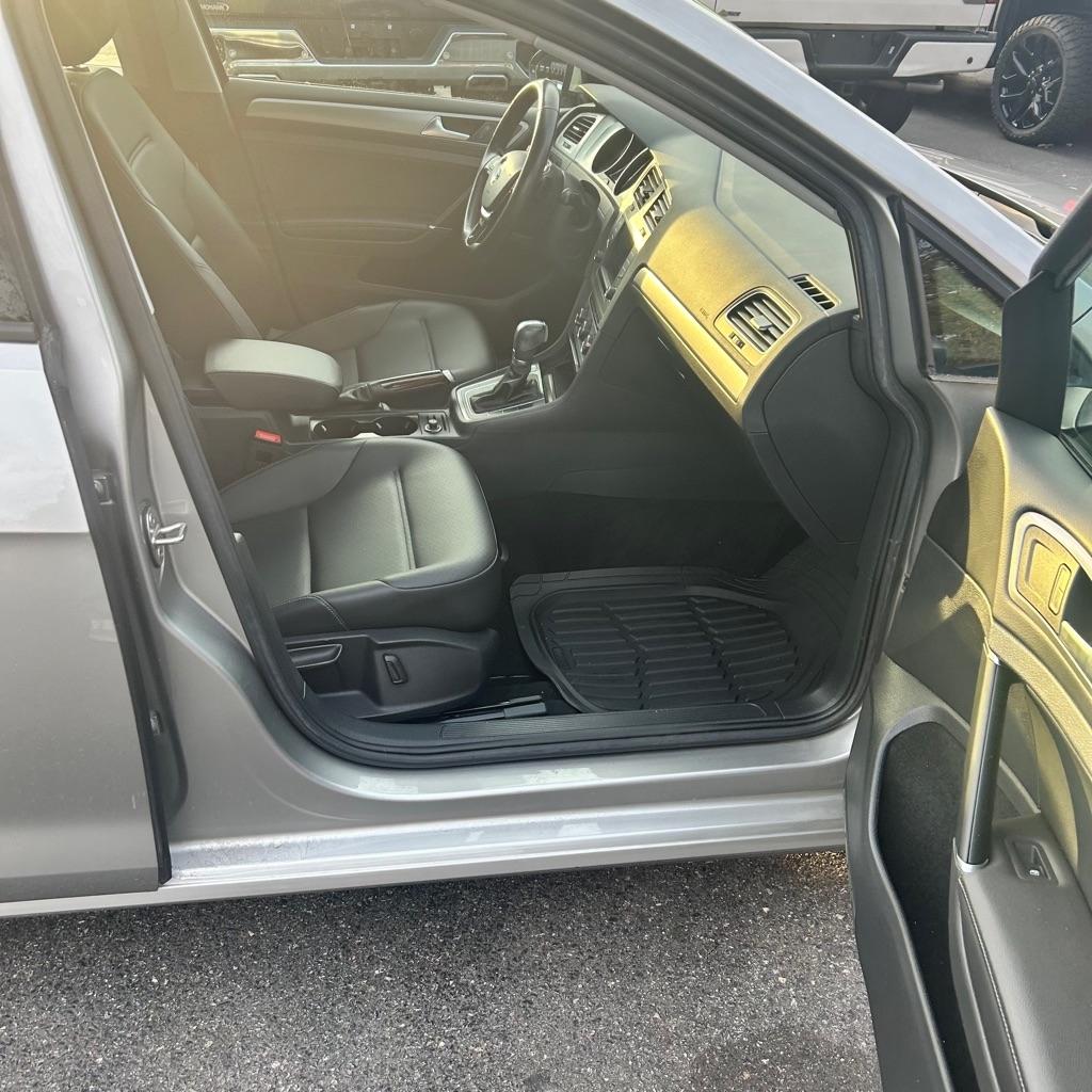 Volkswagen Golf  2017