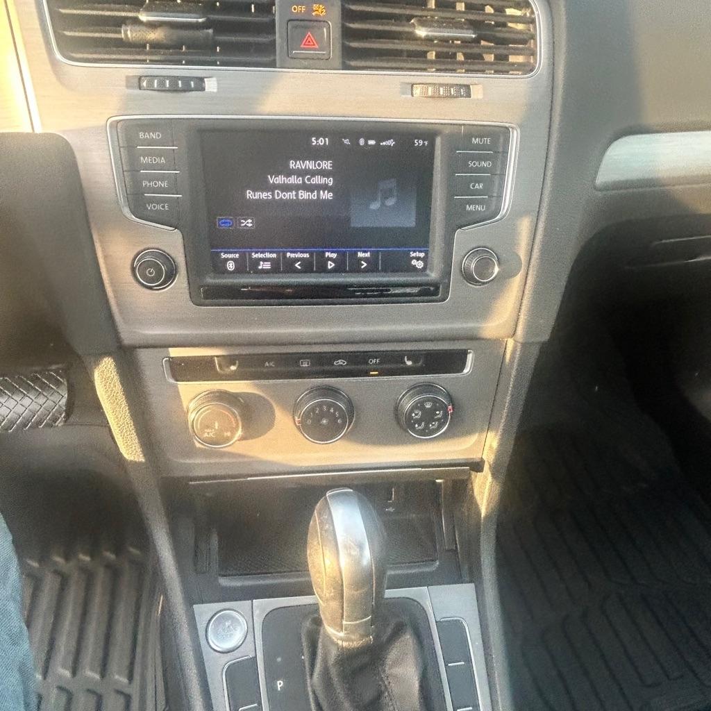 Volkswagen Golf  2017