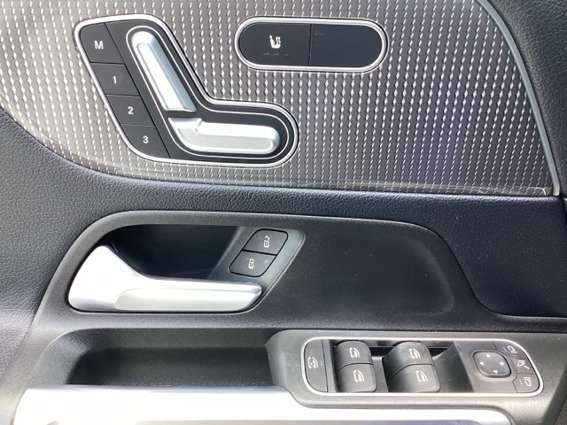 Mercedes-Benz GLB-Class  2021