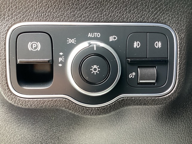 Mercedes-Benz GLB-Class  2021