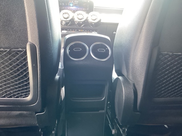 Mercedes-Benz GLB-Class  2021