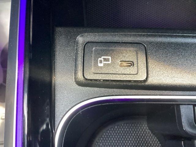 Mercedes-Benz GLB-Class  2021