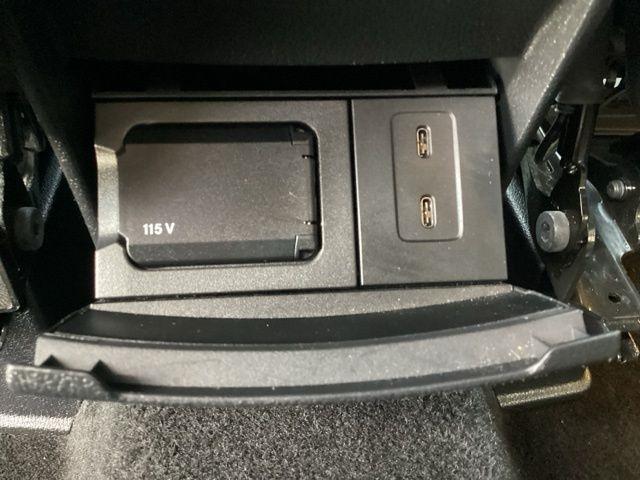 Mercedes-Benz GLB-Class  2021