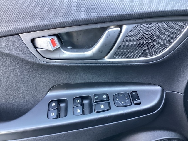 Hyundai Kona EV  2021