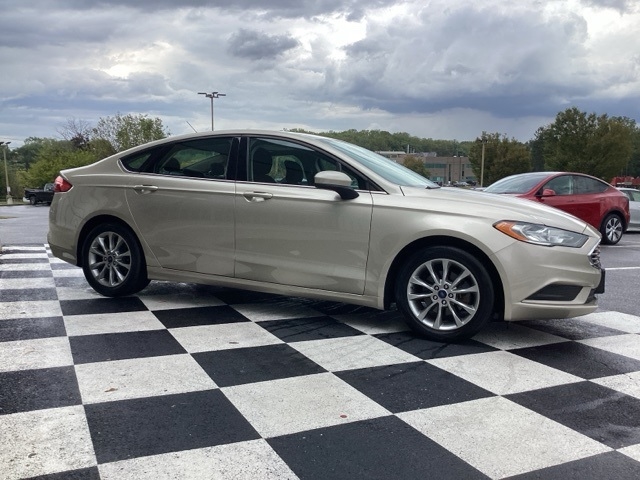 2017 Ford Fusion SE photo 4
