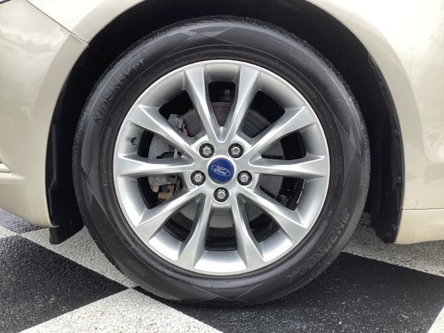 2017 Ford Fusion SE photo 9