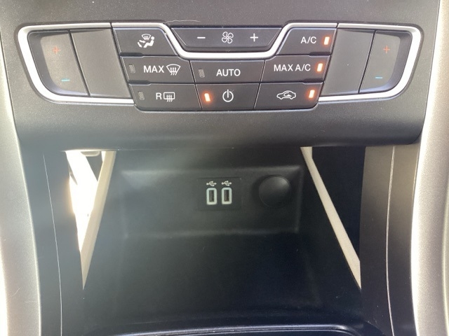 2019 Ford Fusion Hybrid SE photo 17