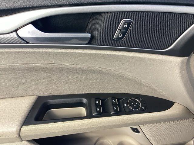 Ford Fusion Hybrid  2019