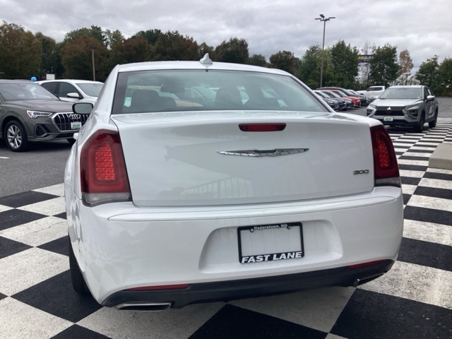 Chrysler 300  2019