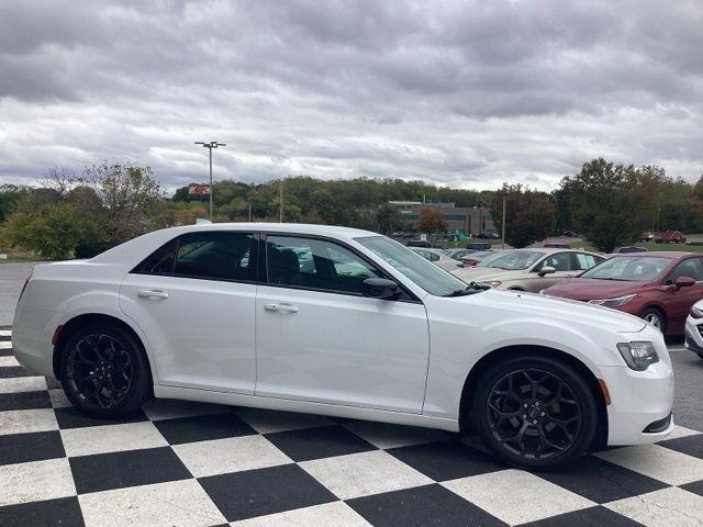 Chrysler 300  2019