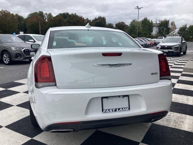 Chrysler 300  2019