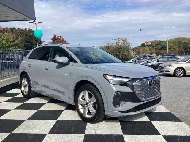 Audi Q4 e-tron  2022 Audi Q4 e-tron  2022