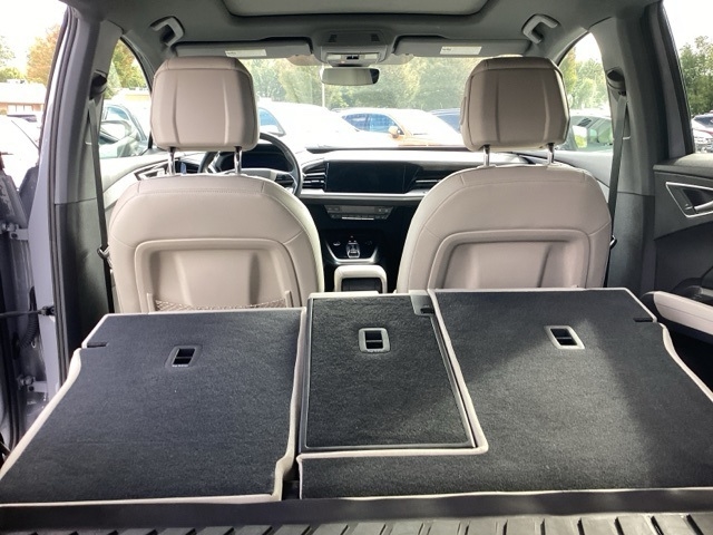 Audi Q4 e-tron  2022 Audi Q4 e-tron  2022