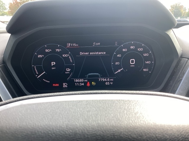 Audi Q4 e-tron  2022 Audi Q4 e-tron  2022