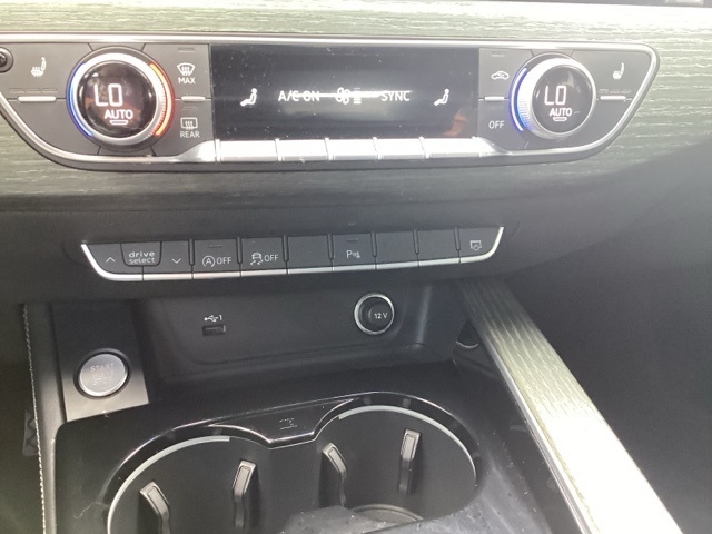 Audi A4  2023 Audi A4  2023