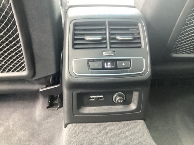 Audi A4  2023 Audi A4  2023