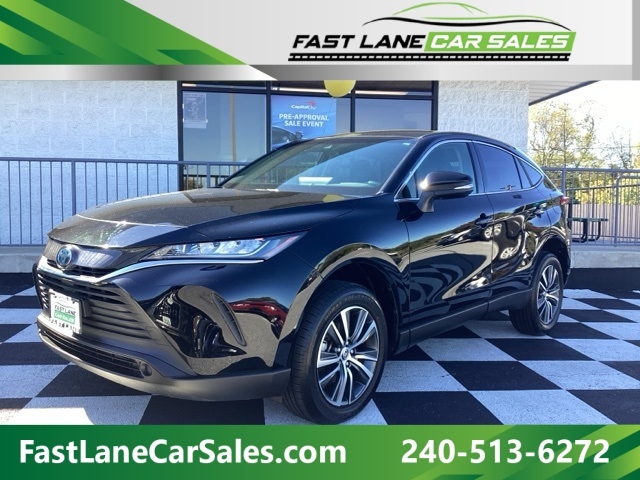 2022 Toyota Venza LE's photo