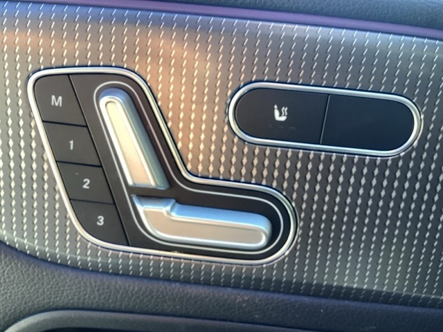 Mercedes-Benz GLB-Class  2021