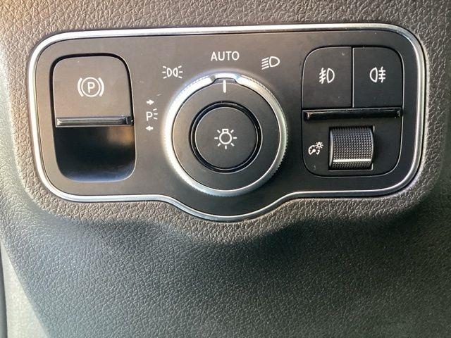 Mercedes-Benz GLB-Class  2021