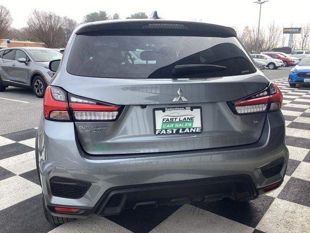 Mitsubishi Outlander Sport  2024