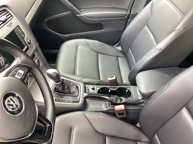 Volkswagen Golf  2016