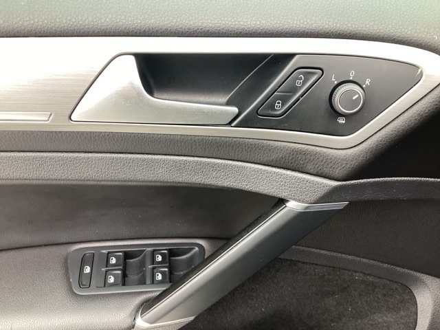 Volkswagen Golf  2016