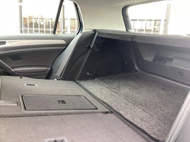 Volkswagen Golf  2016