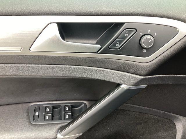 Volkswagen Golf  2016