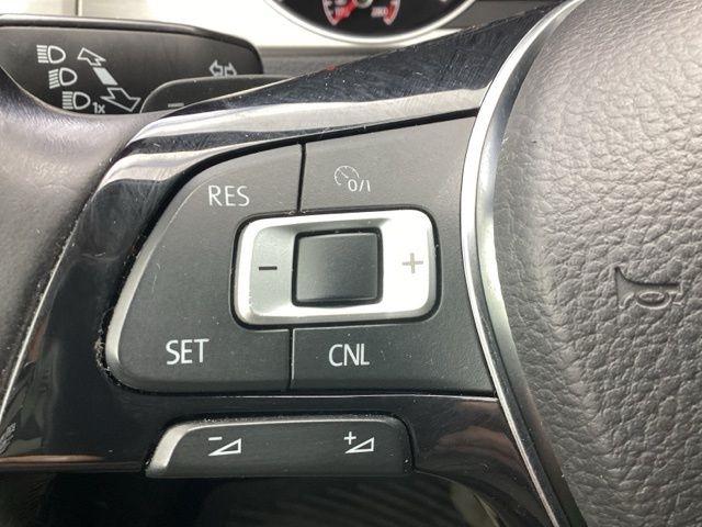 Volkswagen Golf  2016