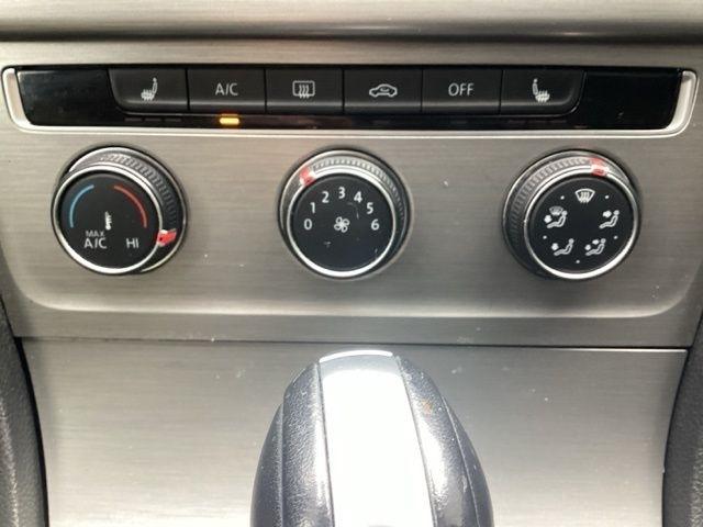 Volkswagen Golf  2016