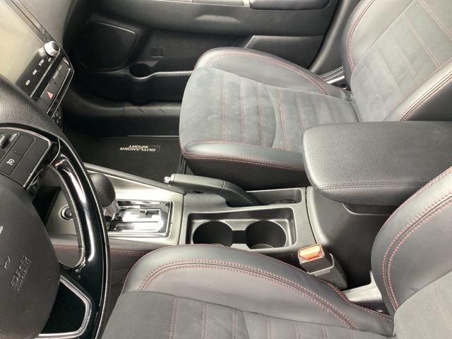 Mitsubishi Outlander Sport  2024