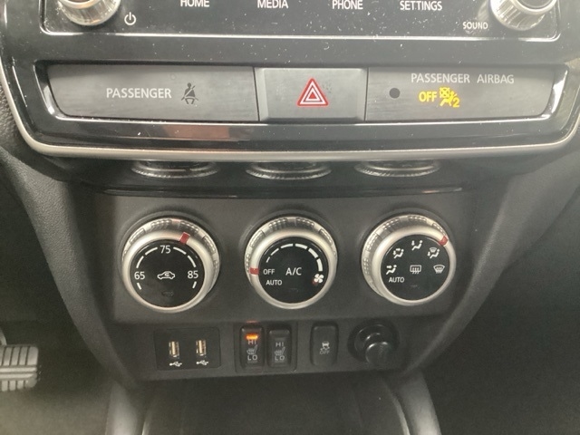 Mitsubishi Outlander Sport  2024