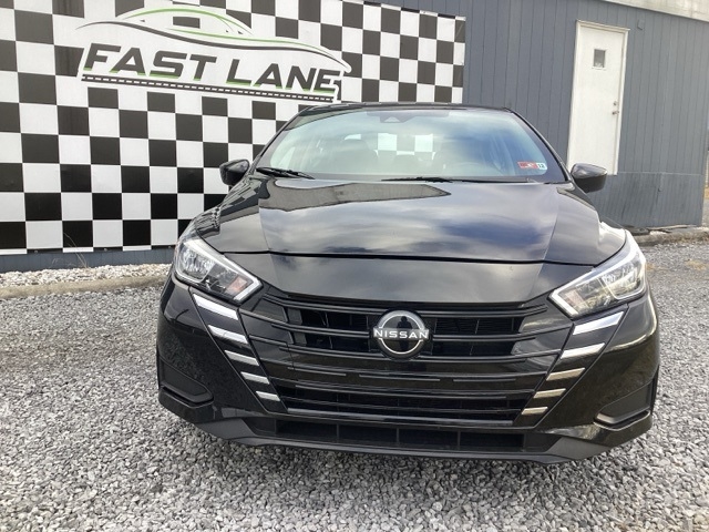 Nissan Versa  2023