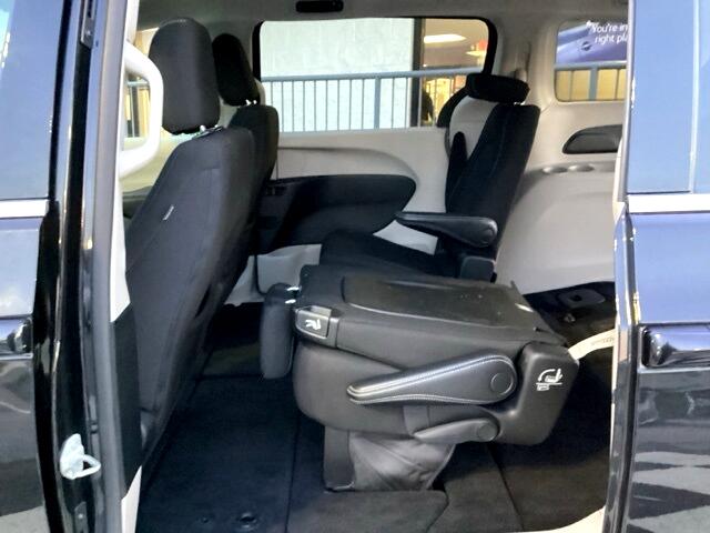 Chrysler Voyager  2023