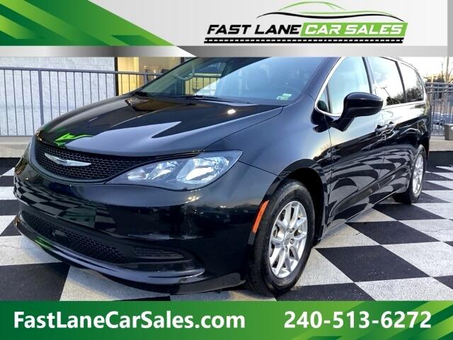 2023 Chrysler Voyager LX's photo